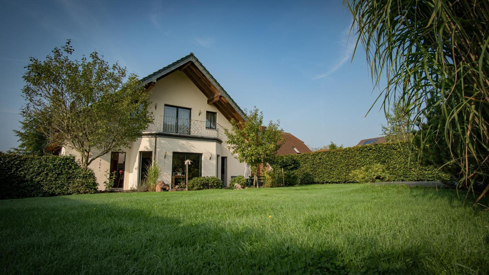 Ferienhaus Mountfrosch Mit Sauna Und Naturpool 몬샤우 외부 사진